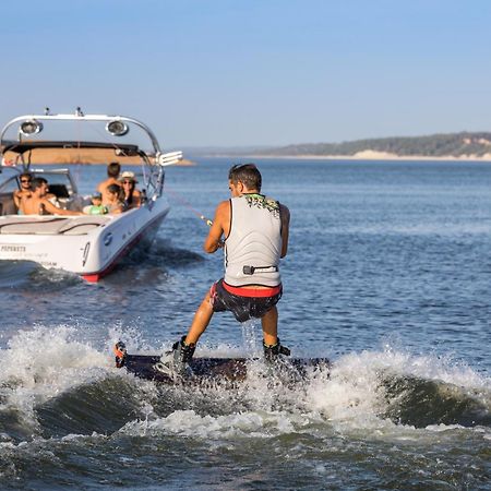 Ap Lago Montargil - Conference & Spa Eksteriør billede A wakeboarder