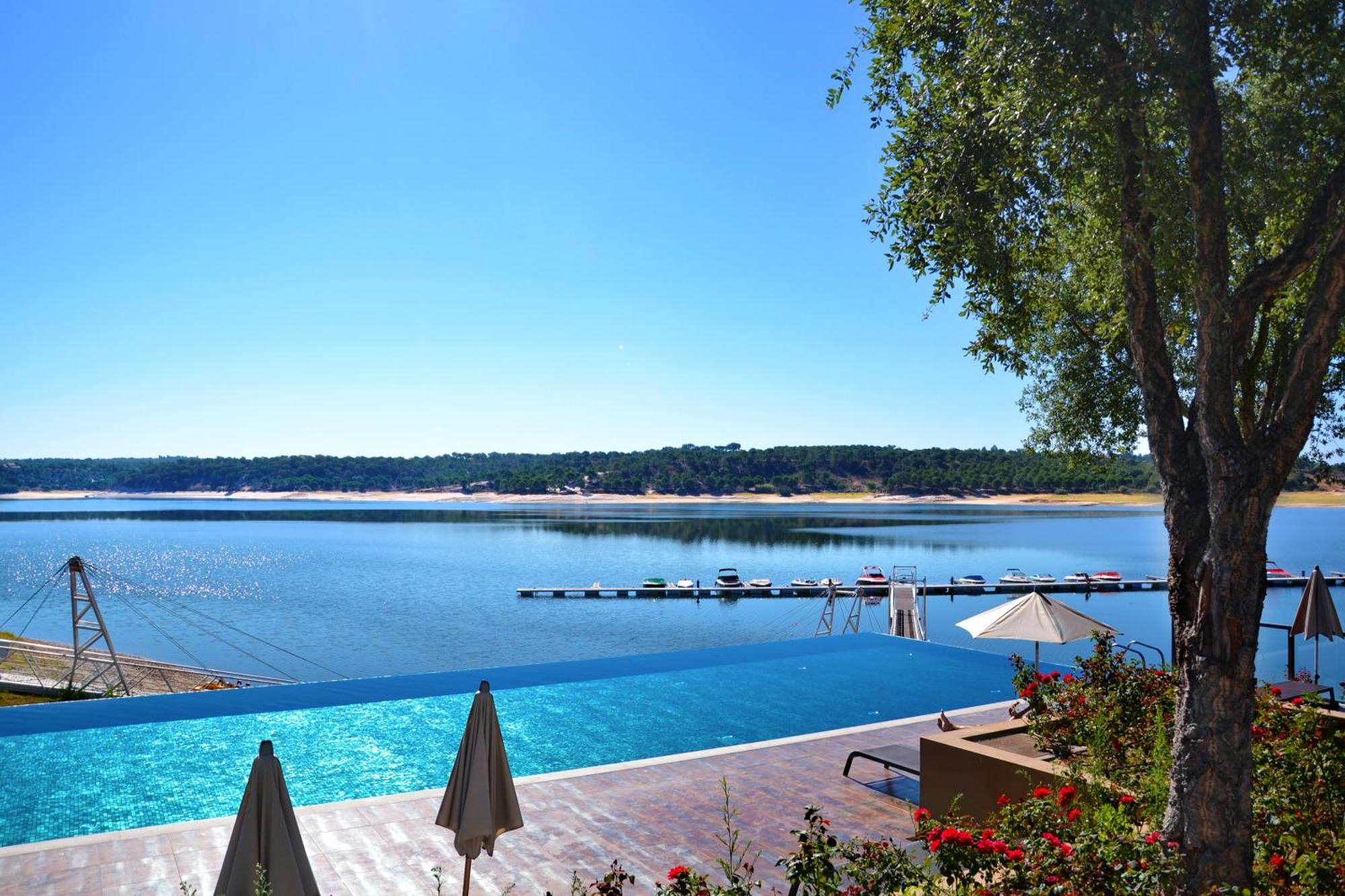 Ap Lago Montargil - Conference & Spa Eksteriør billede View of the lake